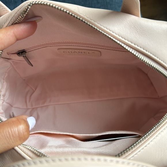 Chanel Feather Weight Bowling Quilted  Leather Shoulder Bag - Picture 6 of 10